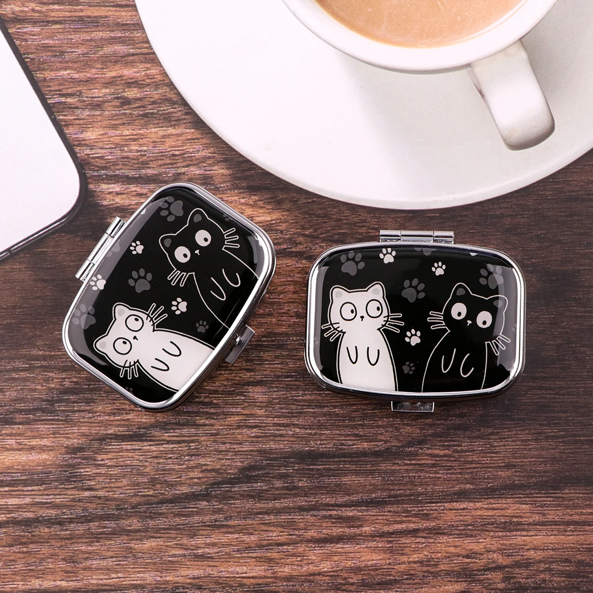 Cartoon Black And White Cat Tr - Essential Tablet Accessories incelemesi ve fiyatı